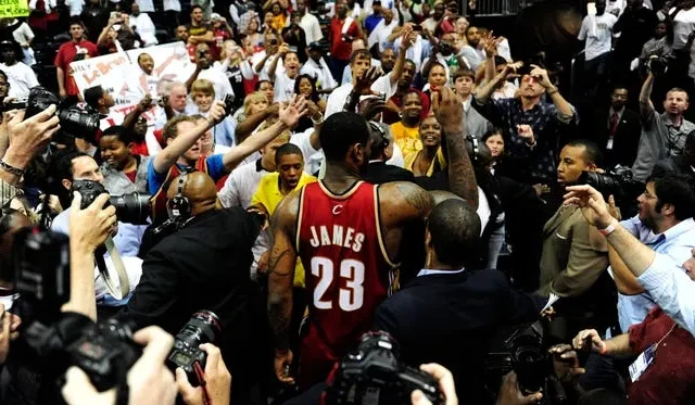 NBA Stunner: LeBron James Joins the 76ers in a Move That Could Change the Championship Race Forever
