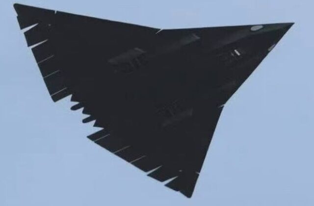 China’s Next-Generation Fighter Stuns With New Maneuvers as U.S. Sixth-Gen Programs Race to Catch Up